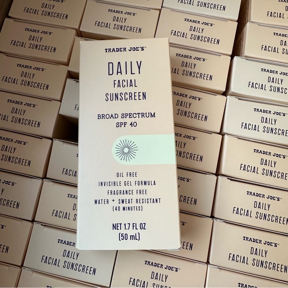 Trader Joe’s Daily Facial Sunscreen Broad Spectrum SPF-40 - Picture 2 of 5